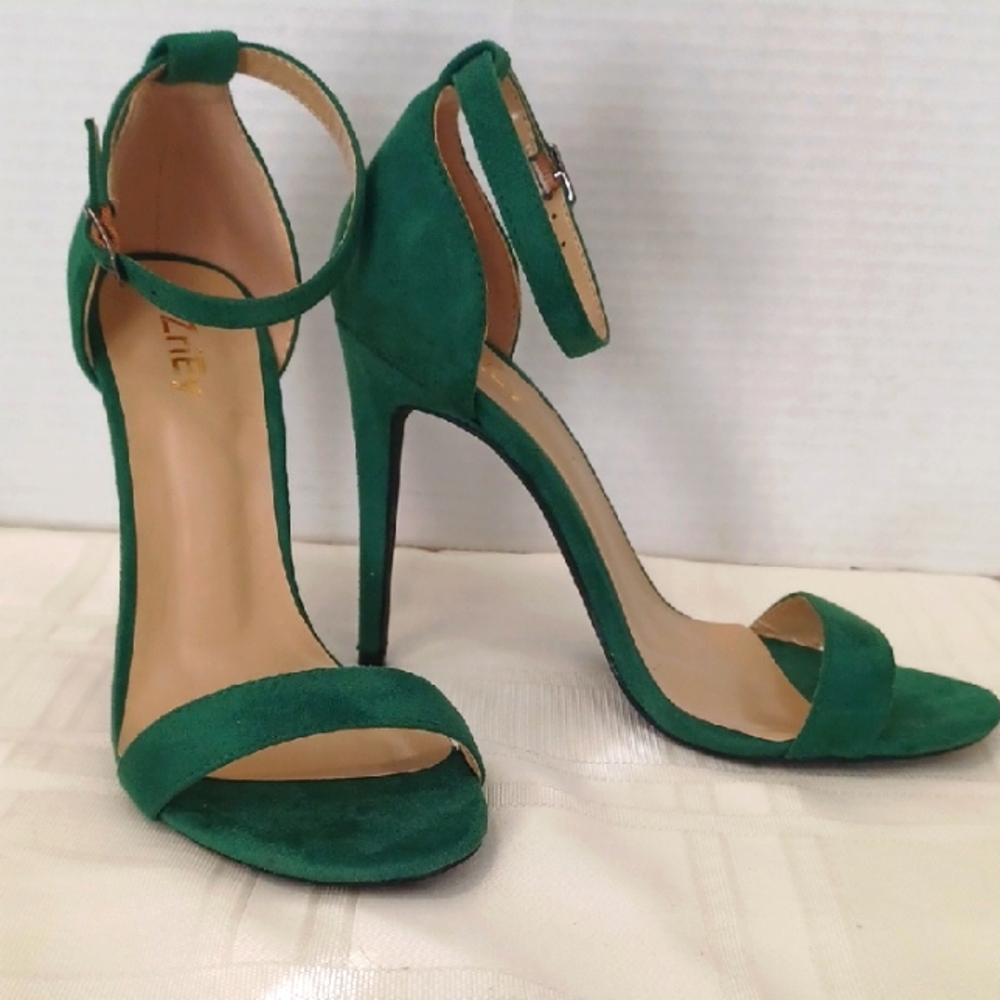 ZriEy, Elegant Emerald Green Suede Stiletto Heels. SZ 38